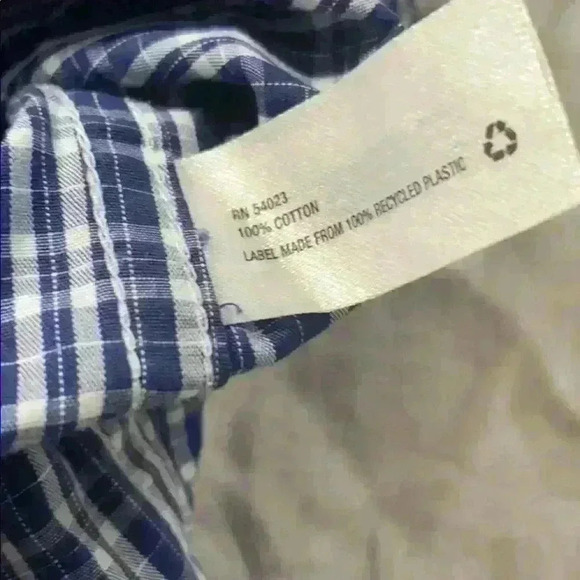 GAP non-iron blue and white checked button down - Picture 3 of 6